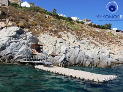 Floating dock for Mykonos Blue