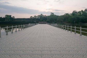 &Pi;&lambda;&omega;&tau;έ&sigmaf; &gamma;έ&phi;&upsilon;&rho;&epsilon;&sigmaf; - 17