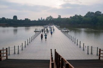 &Pi;&lambda;&omega;&tau;έ&sigmaf; &gamma;έ&phi;&upsilon;&rho;&epsilon;&sigmaf; - 16