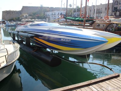 Boatlift AirBerth C520 for "SILK CUT"