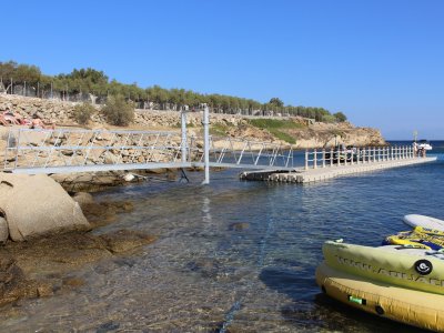 Floating dock for Paraga Beach Hostel
