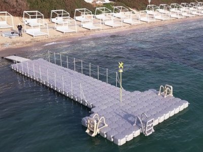 Floating dock for Pomegranate Wellness Hotel