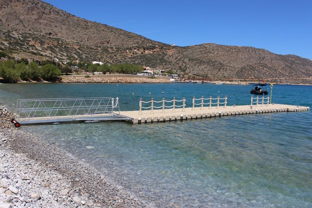 &Pi;&lambda;&omega;&tau;έ&sigmaf; &epsilon;&xi;έ&delta;&rho;&epsilon;&sigmaf; &gamma;&iota;&alpha; &tau;&omicron; Courtesy of Blue Palace - 1